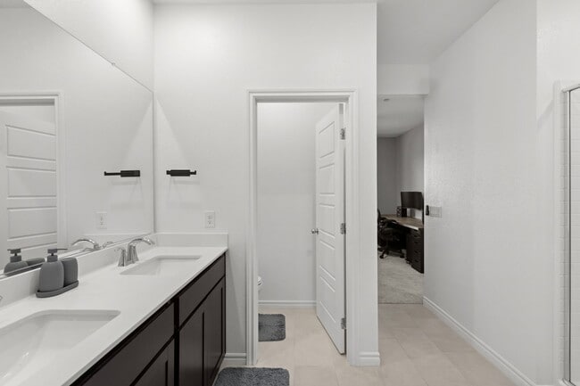 Building Photo - Beautiful 2 Story TownHome in Inspirada