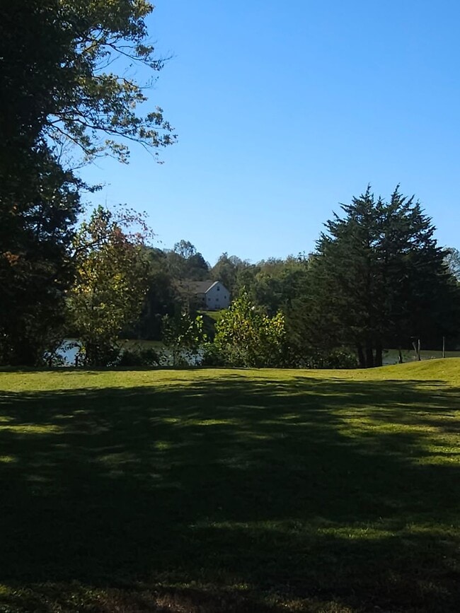 Building Photo - Ruckersville, -1 bedroom/1 bath, Terrace a...