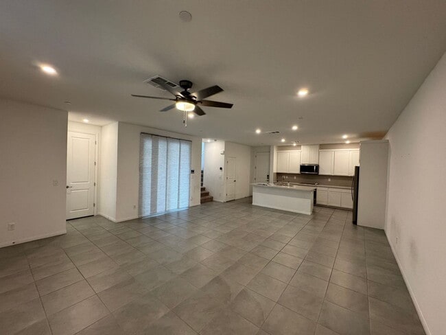 Building Photo - Stylish 3-Bedroom Home with Open Layout & ...