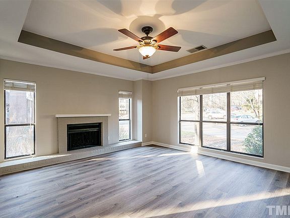 Living Room - 622 New Kent Plz