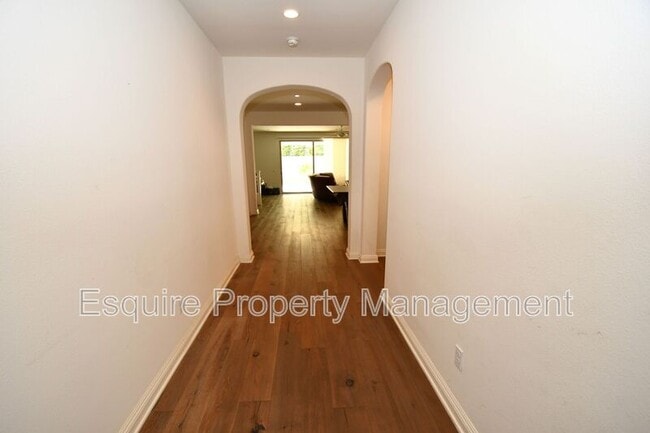 Building Photo - 505 Elm Cottage Ct