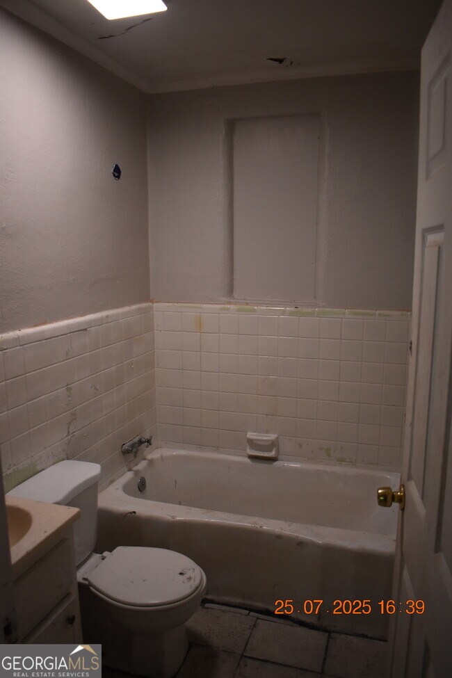 Building Photo - 1083 Nassau Pl