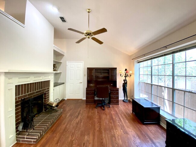 Building Photo - 13706 Morningbluff Dr