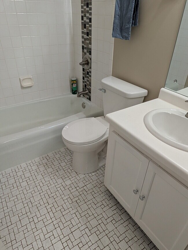 Main Bath off Kitchen - 122 Demont Avenue East