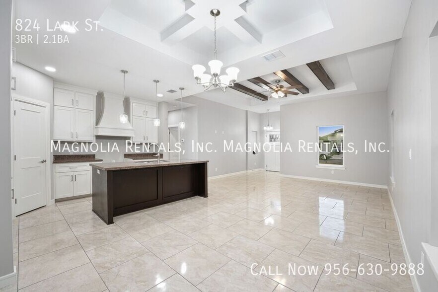 Building Photo - 824 Lark St