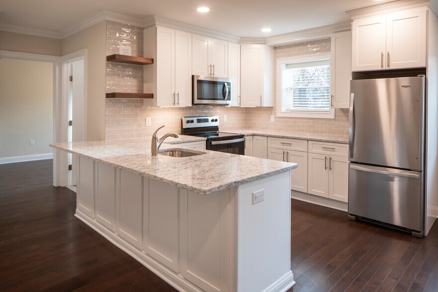 Primary Photo - The Parkview at Polifly: In-Unit Washer & Dryer, Heat and Water Included, and Cat & Dog Friendly