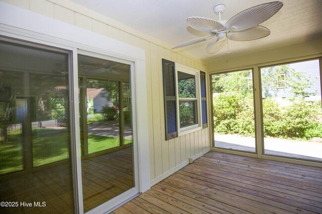 Building Photo - 970 Thrush Dr