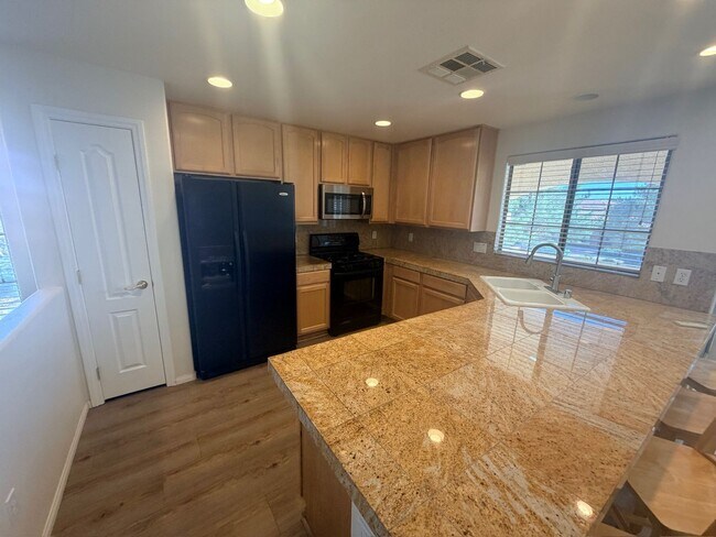 Building Photo - 2 bed / 2 bath Condo in Painted Desert Guard Gated Community