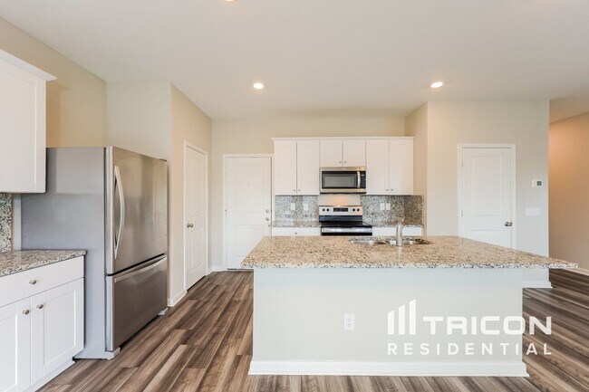 Building Photo - 14302 Palm Ridge