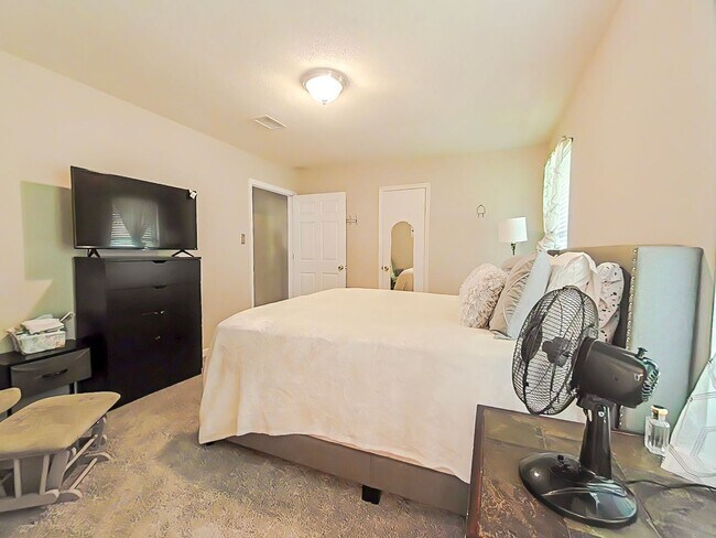Building Photo - 3 Bed 2 Bath with a POOL in Martinez!