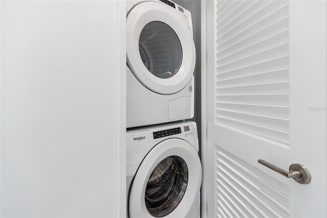 Building Photo - 400 Central Ave