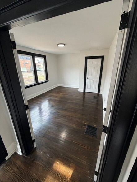 Building Photo - 10272 Burlington Rd