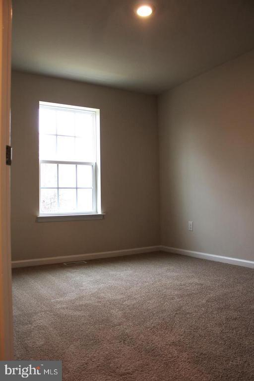 Building Photo - 102 Jonagold Dr