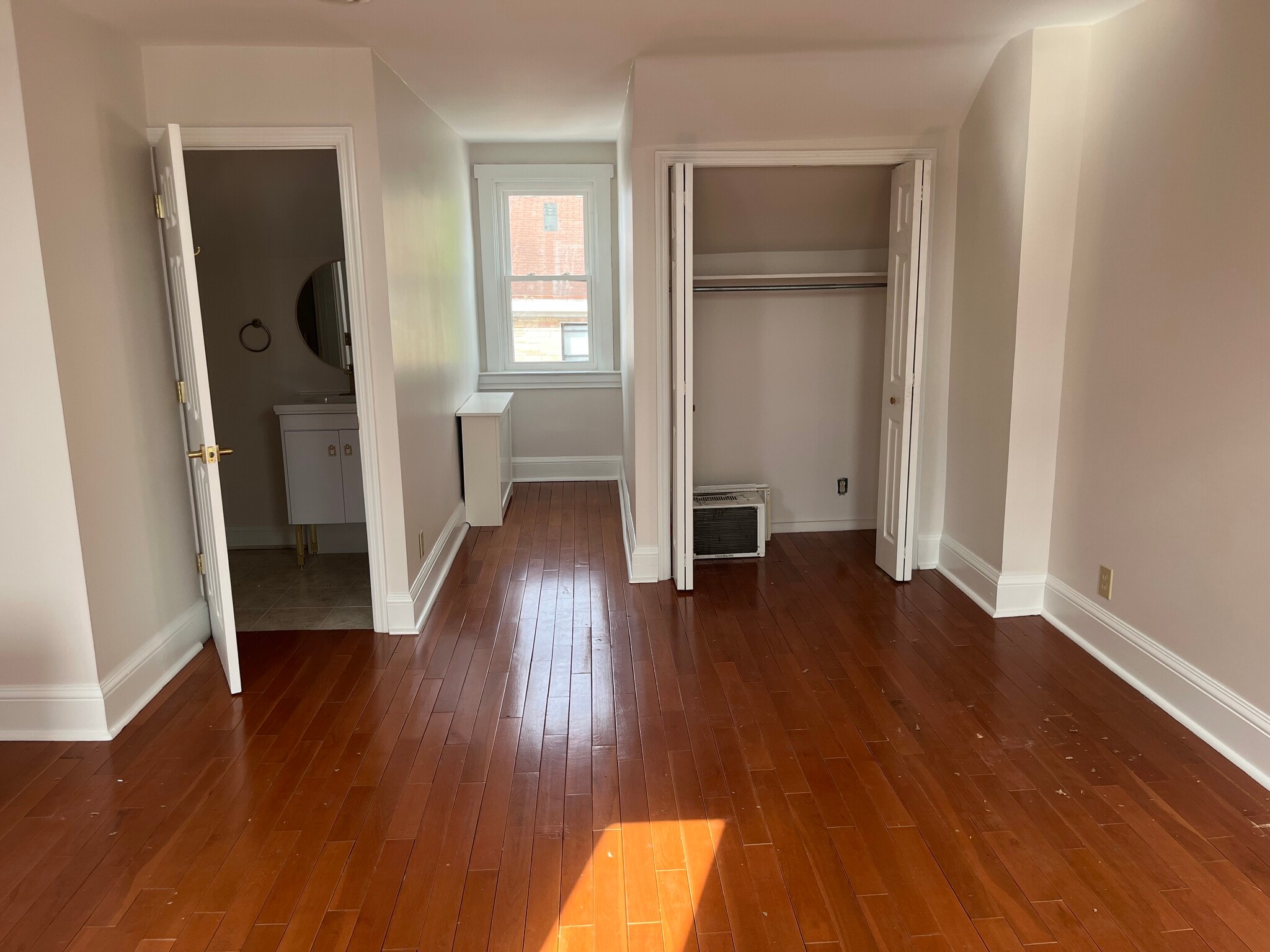 Building Photo - 457 Cedarville St