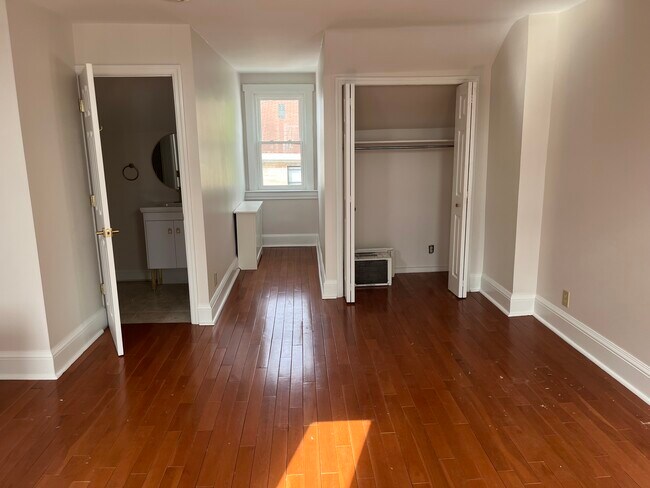 Building Photo - 457 Cedarville St