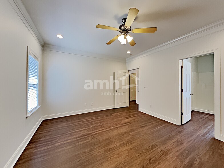 Building Photo - 5125 Macarthur Ave