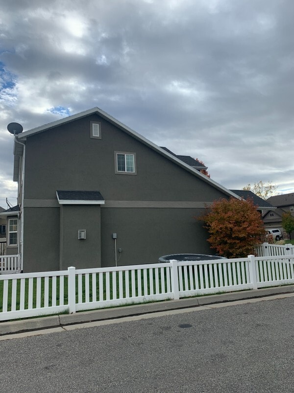 Building Photo - 1034 N 740 W