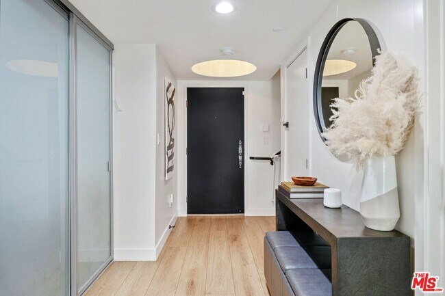 Building Photo - 123 S Clark Dr