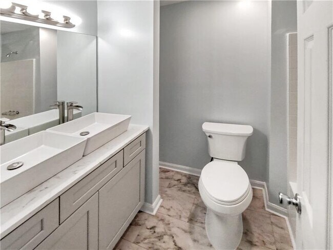 Building Photo - 220 Peach Forest Pl