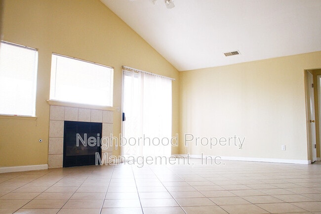 Building Photo - 3574 N State Ave