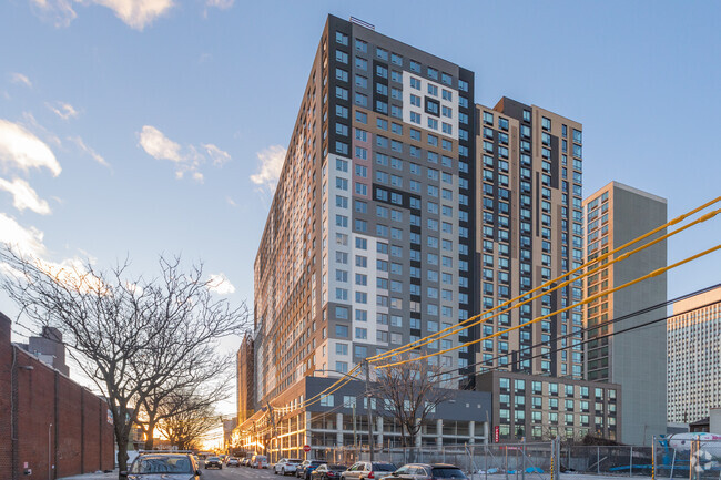 Building Photo - Hillside Tower