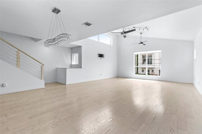 Building Photo - 803 Detering St