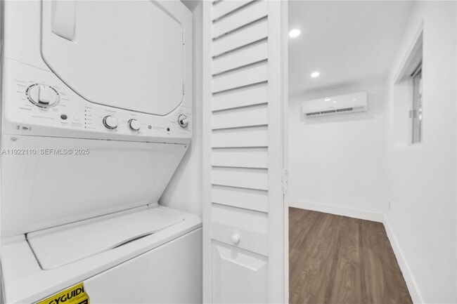 Building Photo - 4701 SW 104th Ct