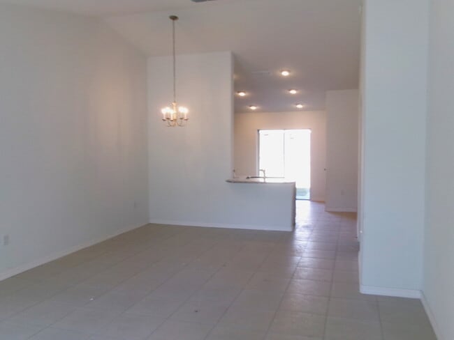 Building Photo - CENTRALLY LOCATED