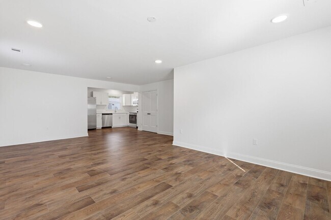 Building Photo - Newly Renovated Home in Westside Savannah