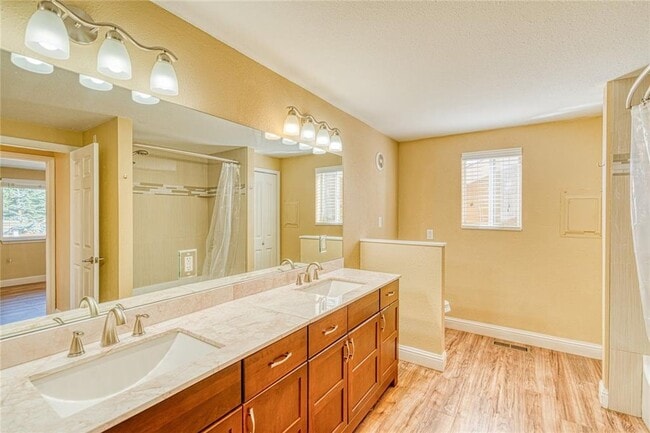 Building Photo - 296 Hartt Hill Dr
