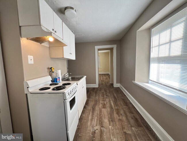 Building Photo - 502 S Main St