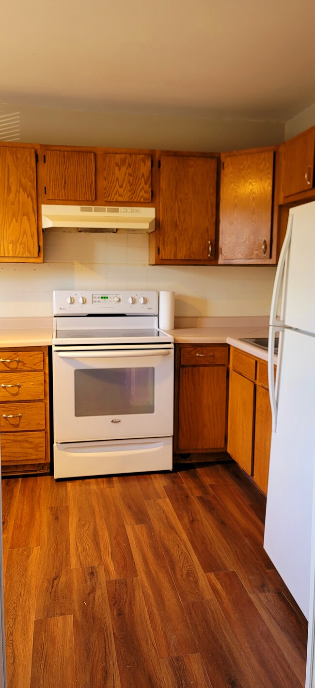 kitchen - 1371 Monomoy St