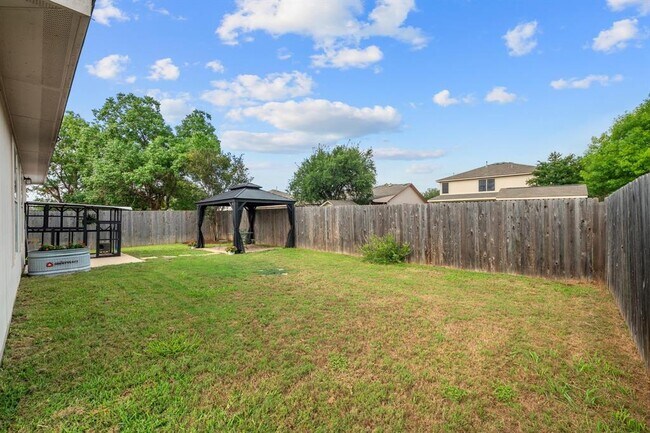 Building Photo - 626 Goldenrod St