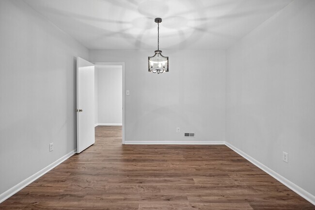 Building Photo - 5128 Cliffhaven Dr