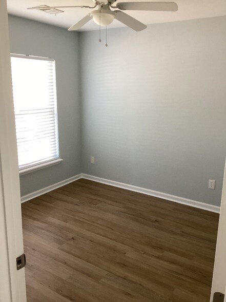 Building Photo - 93 Avonshire Dr