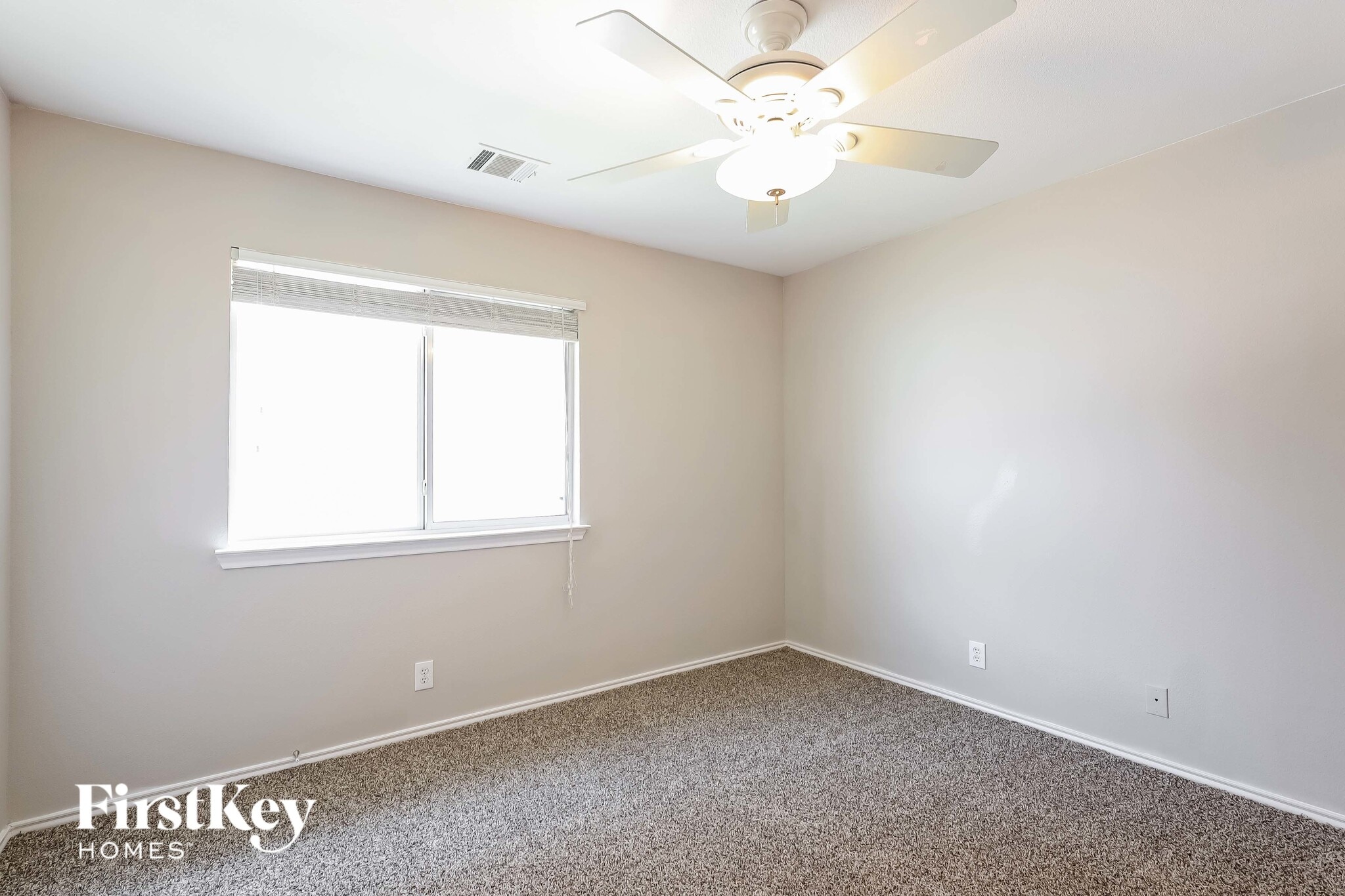 Building Photo - 315 Willow Grove Dr