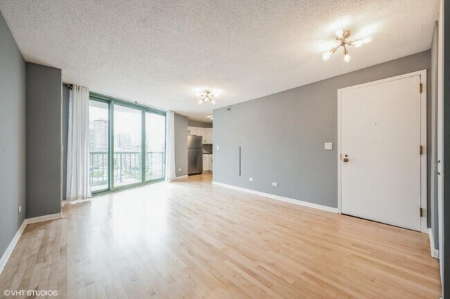 Building Photo - 0 bedroom in Chicago IL 60610