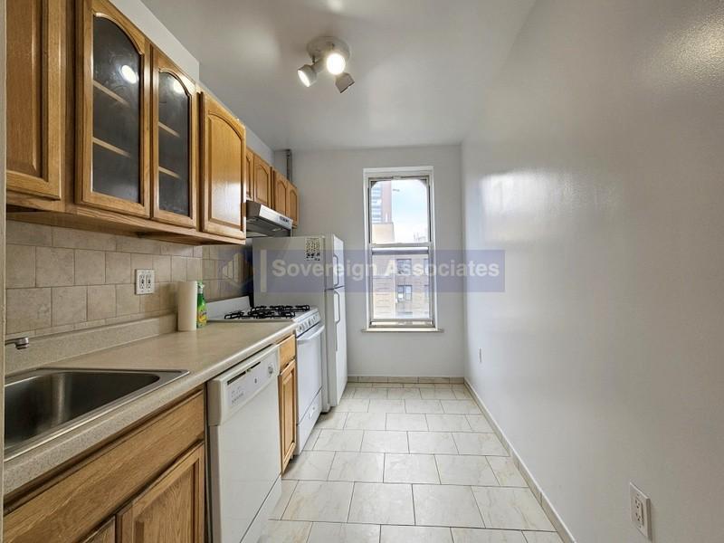 Building Photo - 707 W 171st St