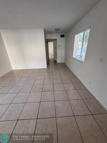 Building Photo - 515 S Sequoia Dr