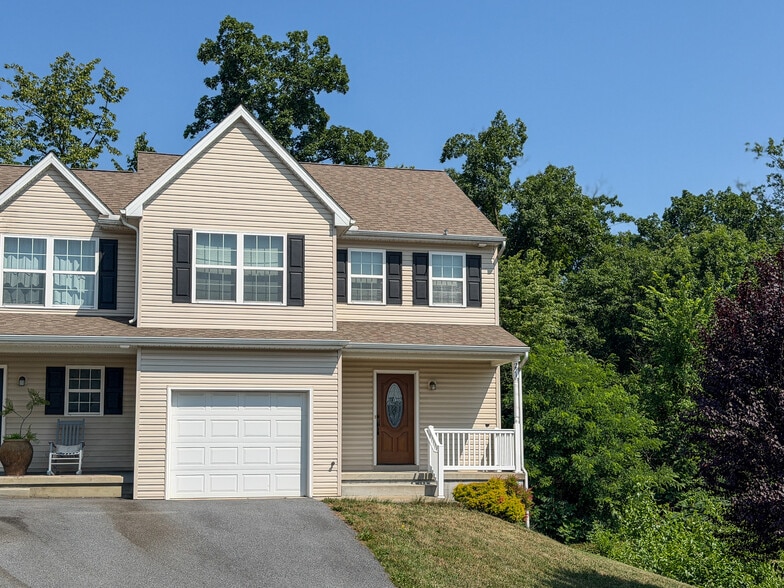 Building Photo - 271 Wildflower Dr