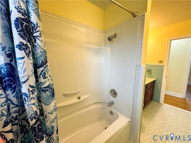 Building Photo - 904 Forestview Dr