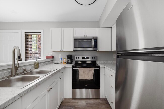 Building Photo - 115 Beechnut St