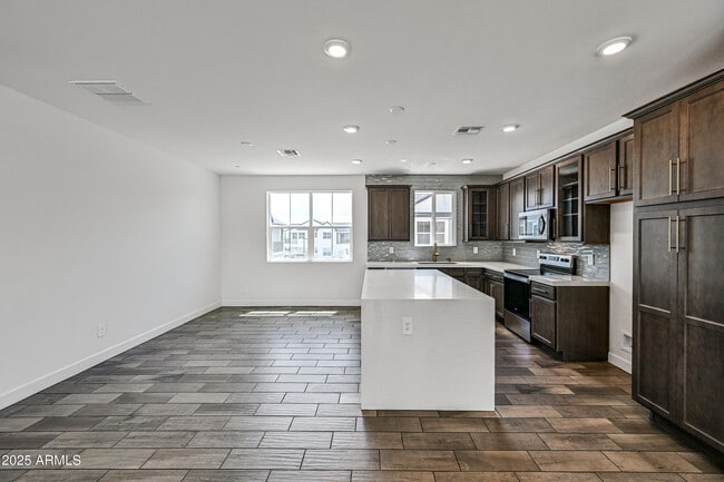 Building Photo - 11300 N Casa Dega Dr