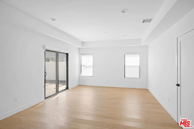 Building Photo - 5826 Craner Ave