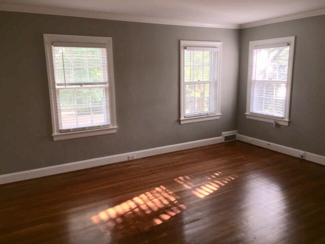 Building Photo - Coming Soon!! 2 Bedroom/ 2 bath Unit! Supe...