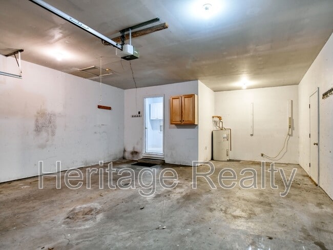 Building Photo - 402 Harrow Rd