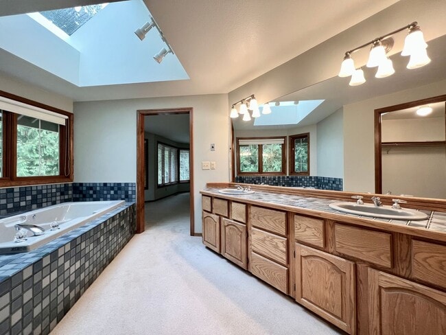 Building Photo - Golf Course Home in Mill Creek!