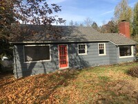 Building Photo - Cute 2 bedroom 1 bathroom farm house!