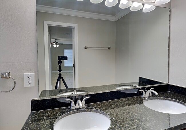 Building Photo - 1424 Liz Ln