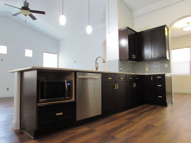 Building Photo - 2096 Two Wood Dr